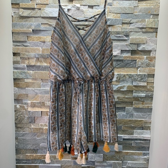 🎁 Whyte Eyelash Crisscross Tassel Romper - Picture 3 of 8